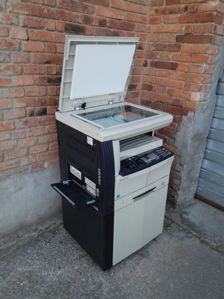 fotocopiadora kyocera km-1635 2piezas 4ruedas plastico func 104x57x64 1u
